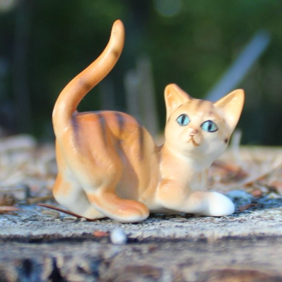 Tiger Cat with blue eyes Figurine 1950s vintage - Picture 1 of 5